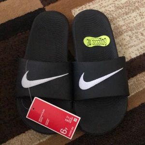 Kids Nike Sandals Size 6Y New with tags